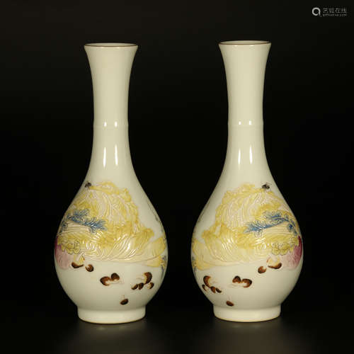 A Pair of Chinese Famille Rose Painted Porcelain Flask