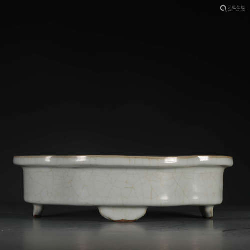 A Chinese Moon White Glaze Porcelain Washer