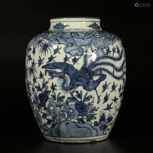 A Chinese Blue and White Birds Painted Porcelain Jar