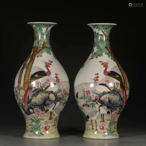 A Pair of Chinese Famille Rose Flower&Bird Pattern Porcelain Vase