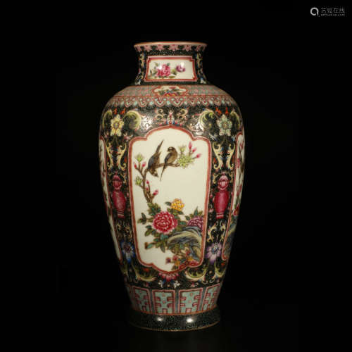 A Chinese Black Ground Famille Rose Flower&Bird Pattern Porcelain Vase