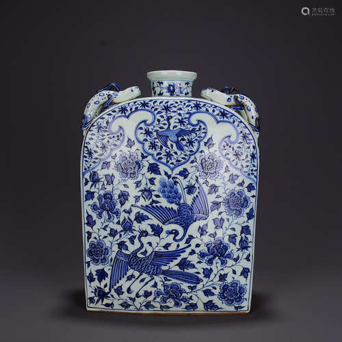 A Chinese Blue and White Twine Pattern Peacock Painted Porcelain Oblate Pot