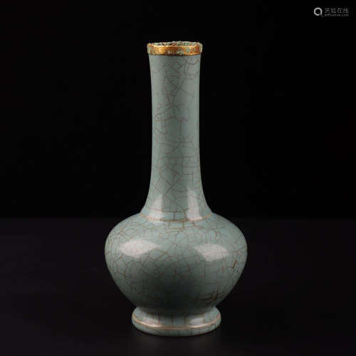 A Chinese Ru Kiln Porcelain Flask