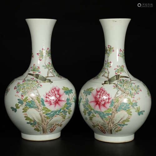 A Pair of Chinese Floral “Qianjiang” porcelain Vase