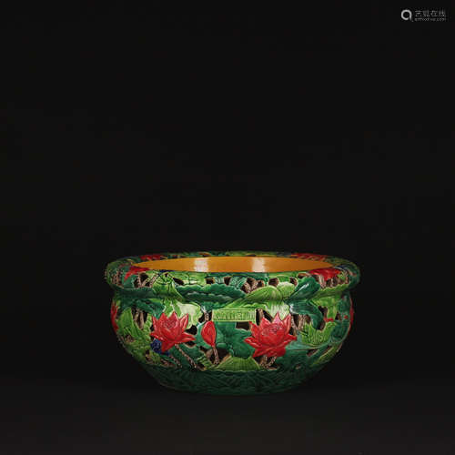 A Chinese Floral Porcelain Washer