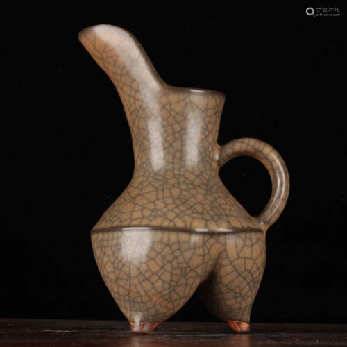 A Chinese Longquan Official Kiln Porcelain Three-legged Pot