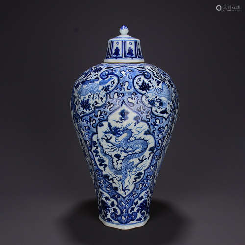 A Chinese Blue and White Dragon Pattern Porcelain Vase