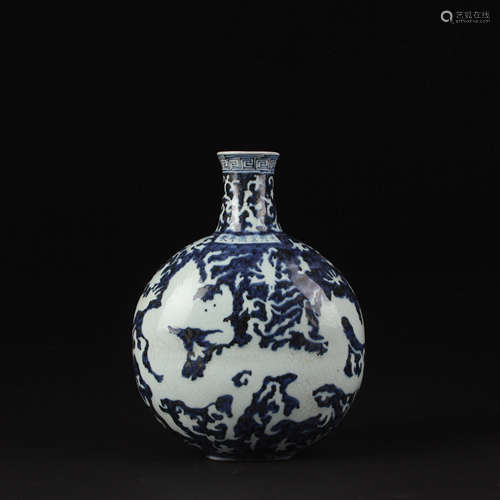 A Chinese Blue and White Dragon Pattern Porcelain Vase