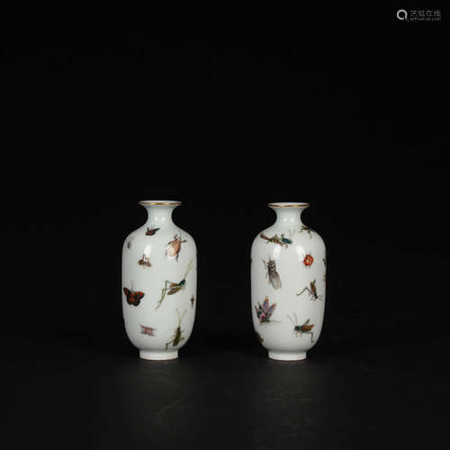 A Pair of Chinese Famille Rose Porcelain lantern-shaped vase