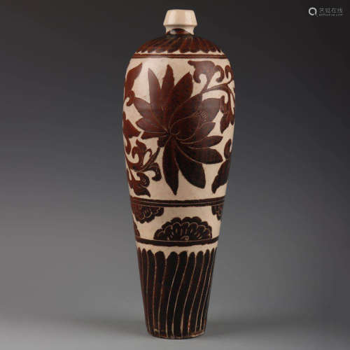 A Chinese Cizhou Kiln Floral Porcelain Vase