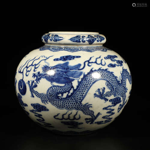 A Chinese Blue and White Dragon Pattern Porcelain Jar