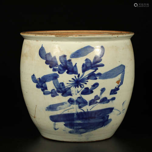 A Chinese Blue and White Floral Porcelain Vat