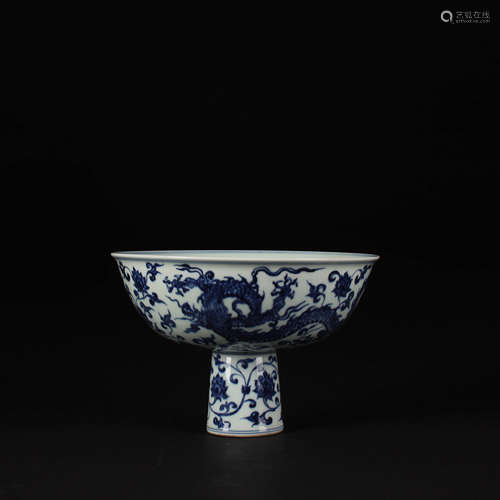 A Chinese Blue and White Dragon Pattern Porcelain Standing Bowl