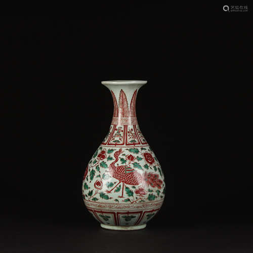 A Chinese Red Green Floral Porcelain Vase