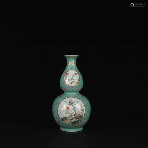 A Chinese viridis Ground Famille Rose Floral Porcelain Gourd-shaped Vase