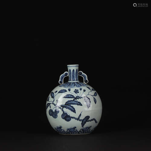 A Chinese Blue and White Floral Porcelain Vase