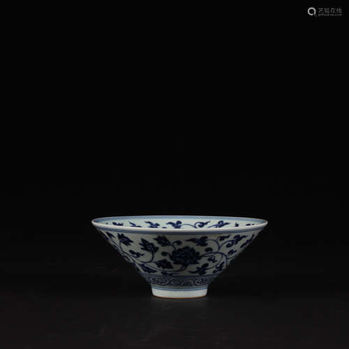 A Chinese Blue and White Floral Porcelain Bowl