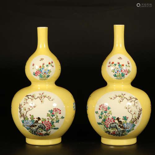 A pair of Chinese Yellow Ground Flower&Bird Pattern Porcelain Gourd-shaped Vase