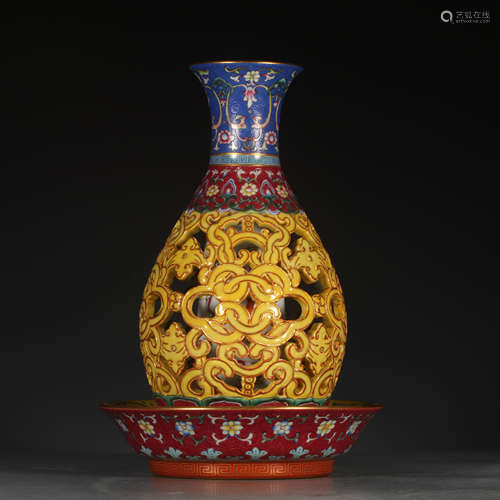 A Chinese Famille Rose Piercing Porcelain Revolving bottle