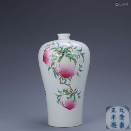 A chinese famille rose moping vase