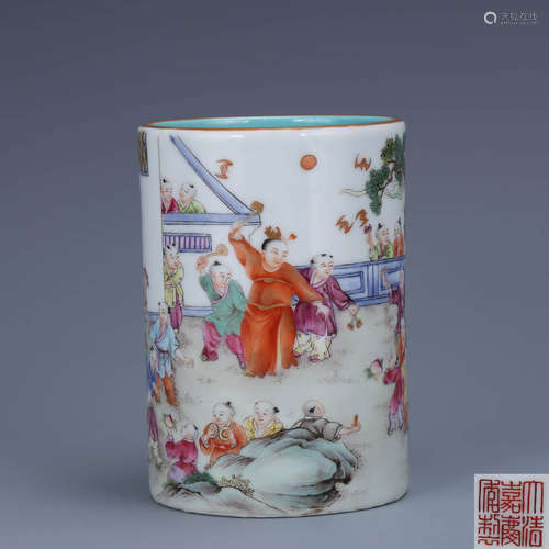 A Chinese Famille Rose Figure Painted Porcelain Brush Pot