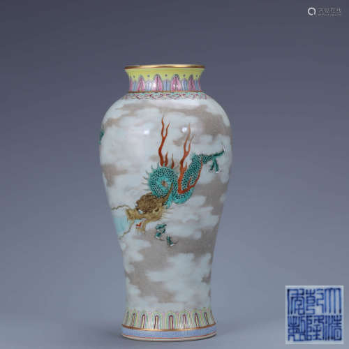 A Chinese Famille Rose Dragon Pattern Porcelain Flower Vase