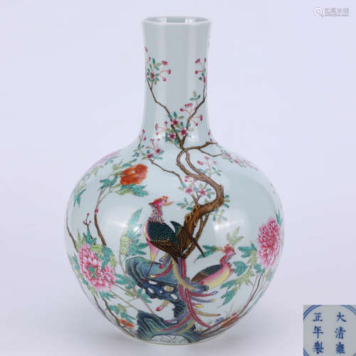 A Chinese Famille Rose  phoenix Pattern Porcelain Vase