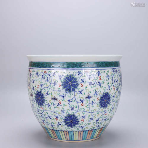 A Chinese Famille verte Twining Lotus pattern Porcelain Vat