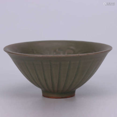 A Chinese Ding Kiln Floral Carved Porcelain Bowl
