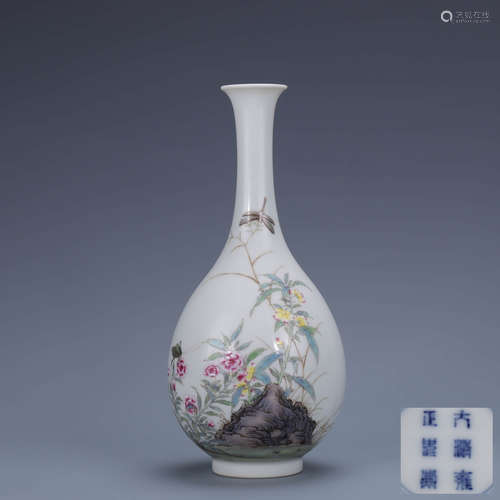 A Chinese Famille Rose Floral Porcelain Pot