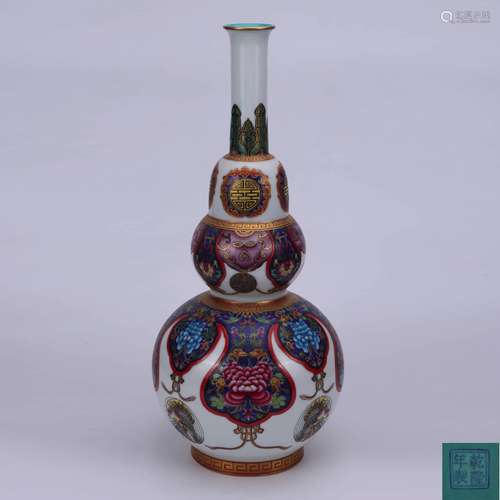 A Chinese Famille Rose Porcelain Gourd-shaped Vase