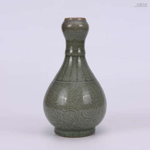 A Chinese Longquan Kiln Cyan Glazed Porcelain Garlic-head Bottle