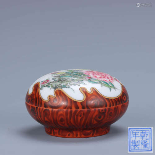 A Chinese Wood Grain Famille Rose Floral Porcelain Box with Cover