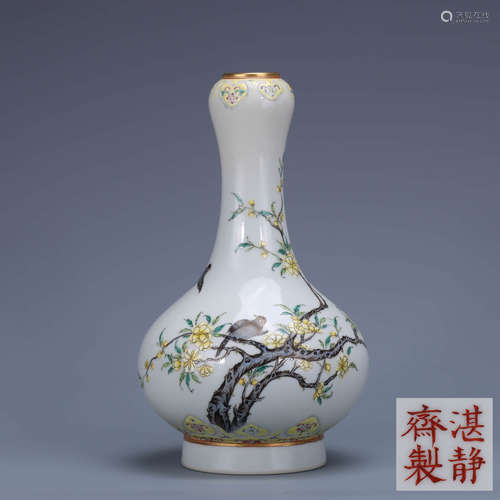 A Chinese Famille Rose Gild Floral Porcelain Garlic-head Bottle