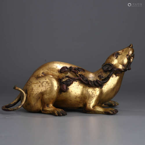A Chinese Gild bronze Mouse Ornament