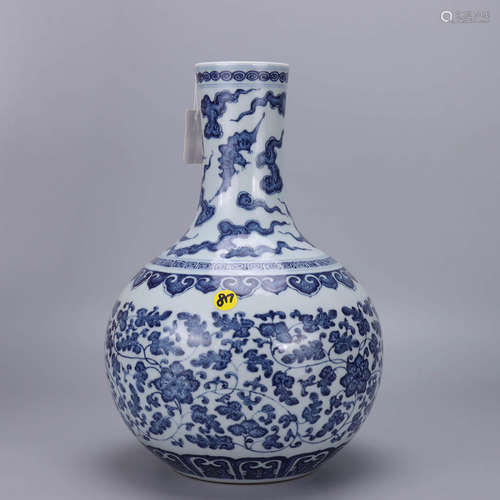 A Chinese Blue and White Floral Porcelain Vase