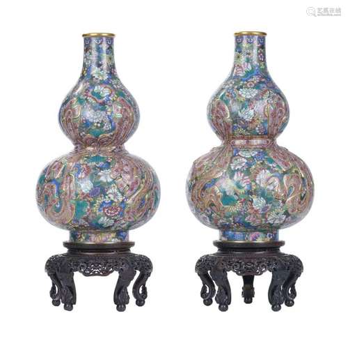 Chine, vers 1900 Importante paire de vases de form…