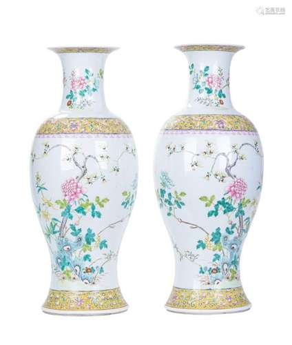 Chine, 19e siècle Élégante paire de vases balustre…