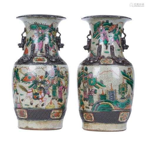 Paire de vases en porcelaine de Chine, Canton, scè…