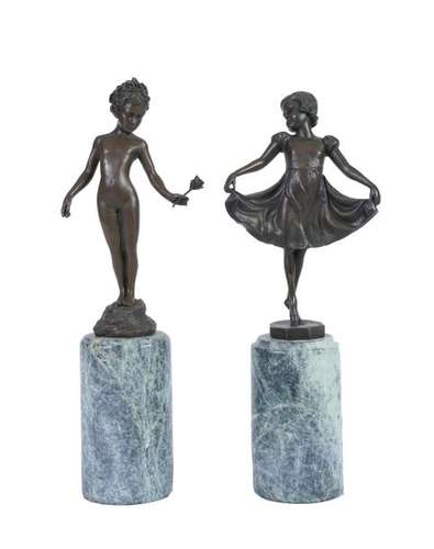 Ensemble de deux sculptures d'enfants: Johann Phil…