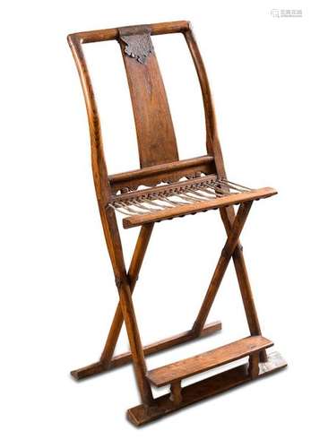 Chaise pliante en bois, l’assise en corde Japon. …