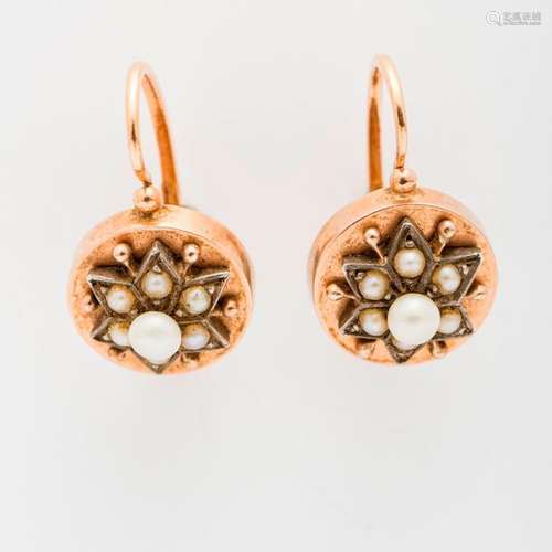 246. Paire de boucles d’oreille en or rose 750 mil…