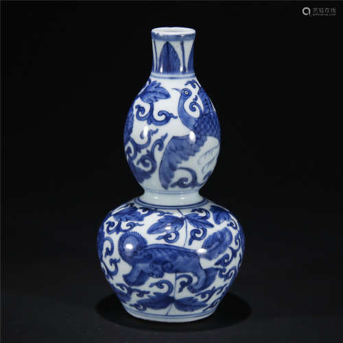 Blue and white pheonix and lion pattern porcelain gourd bottle