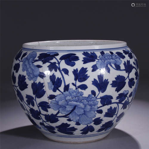 Blue and white flower drawing porcelain jar