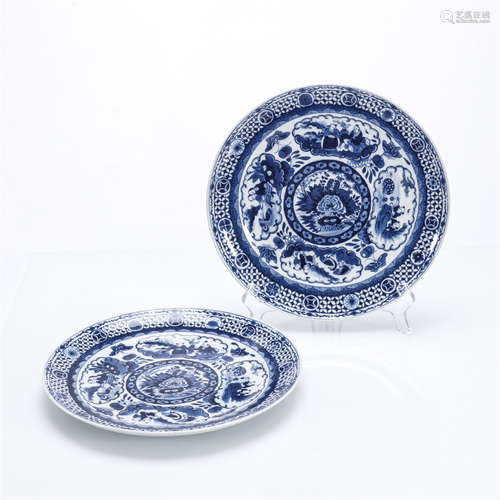 A pair of blue and white fu shou drawing porcelain plates