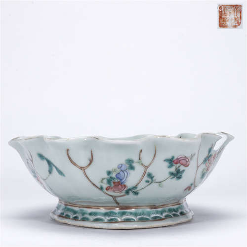 Pea green glaze famille rose with gold edge flower drawing porcelain pot, TONG ZHI mark