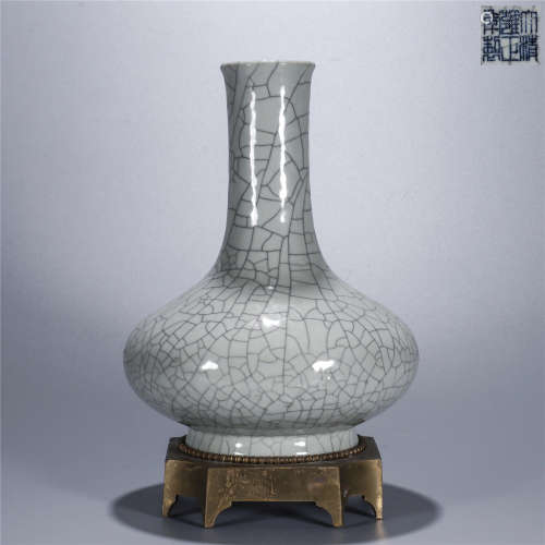 Ge Glaze porcelain vase, YONG ZHENG mark