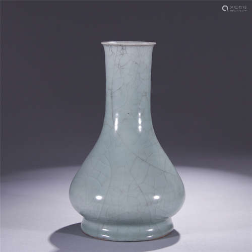 Long Quan kiln porcelain vase