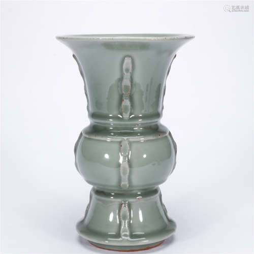 A large green glaze porcelain vase