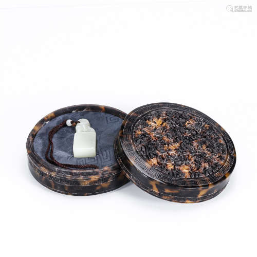 Tortoise shell box with animal button jade seal